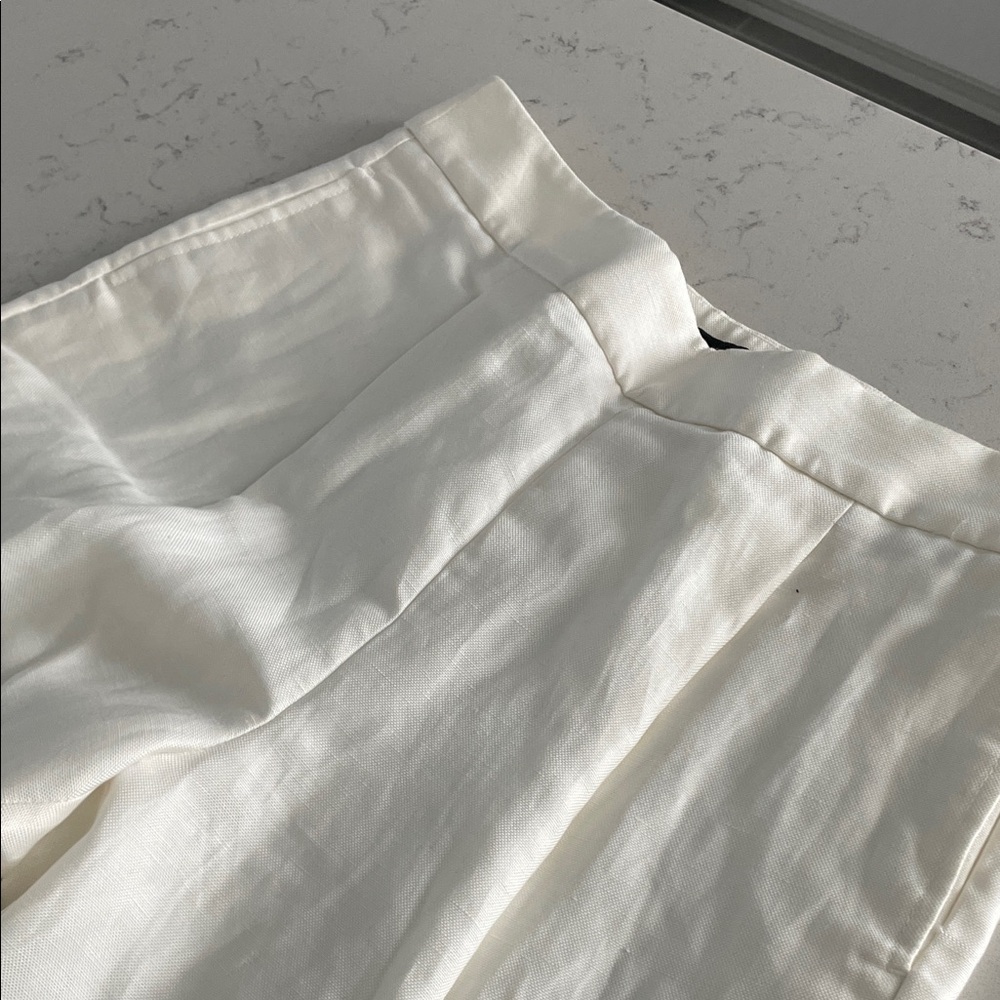 Elegant White Linen Pants, ankle. New without tag.